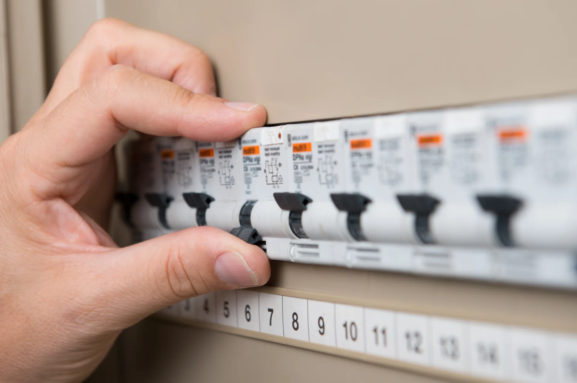 Electrician Bensville, licensed electricians serving Bensville